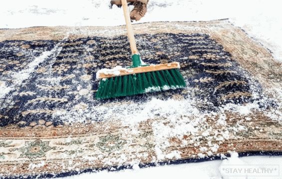 Комбінований спосіб чищення килимів взимку