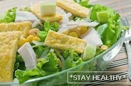 Салат з кукурудзою і пармезаном